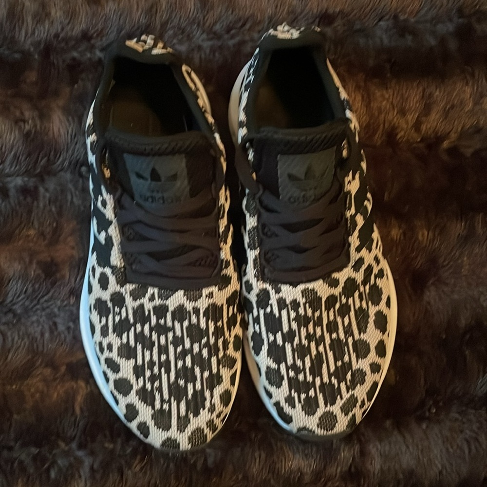 Adidas Women’s Gray with Black Dotted sneakers
